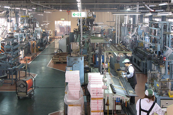樹脂・金属に特化した工場です。主に自動車部品を製造しております。